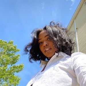 Meet your Posher, Jamesha